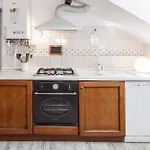 Spianata Di Castelletto, 5-Bed Elegant Attic In The Historic Center Of Genoa