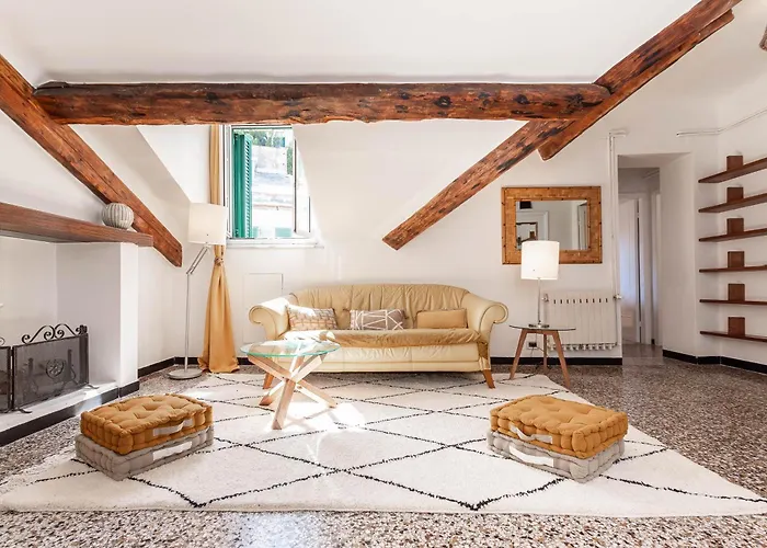 Spianata Di Castelletto, 5-Bed Elegant Attic In The Historic Center Of Genoa