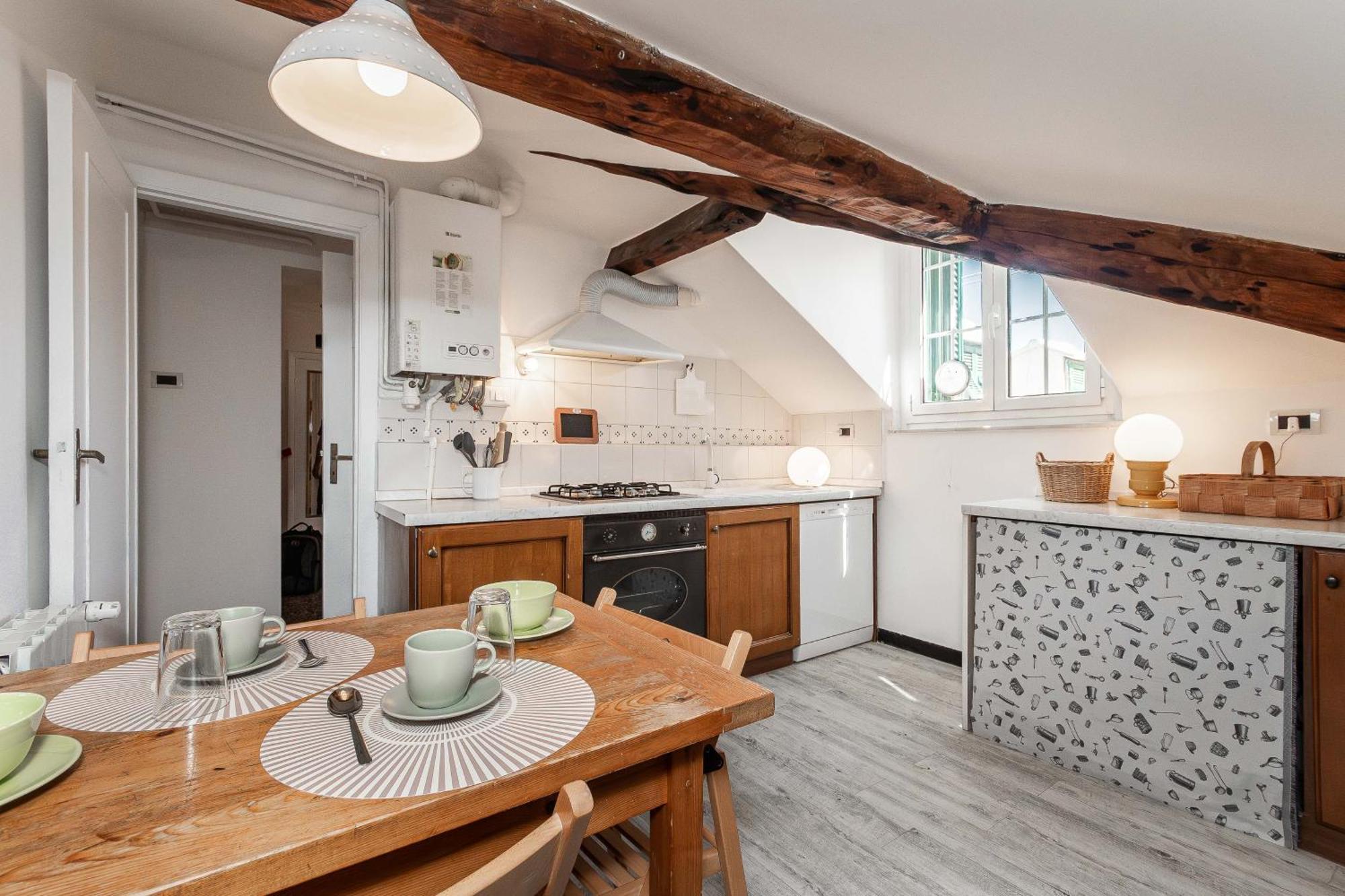 Apartment Spianata Di Castelletto, 5-bed Elegant Attic In The Historic Center Of Genua