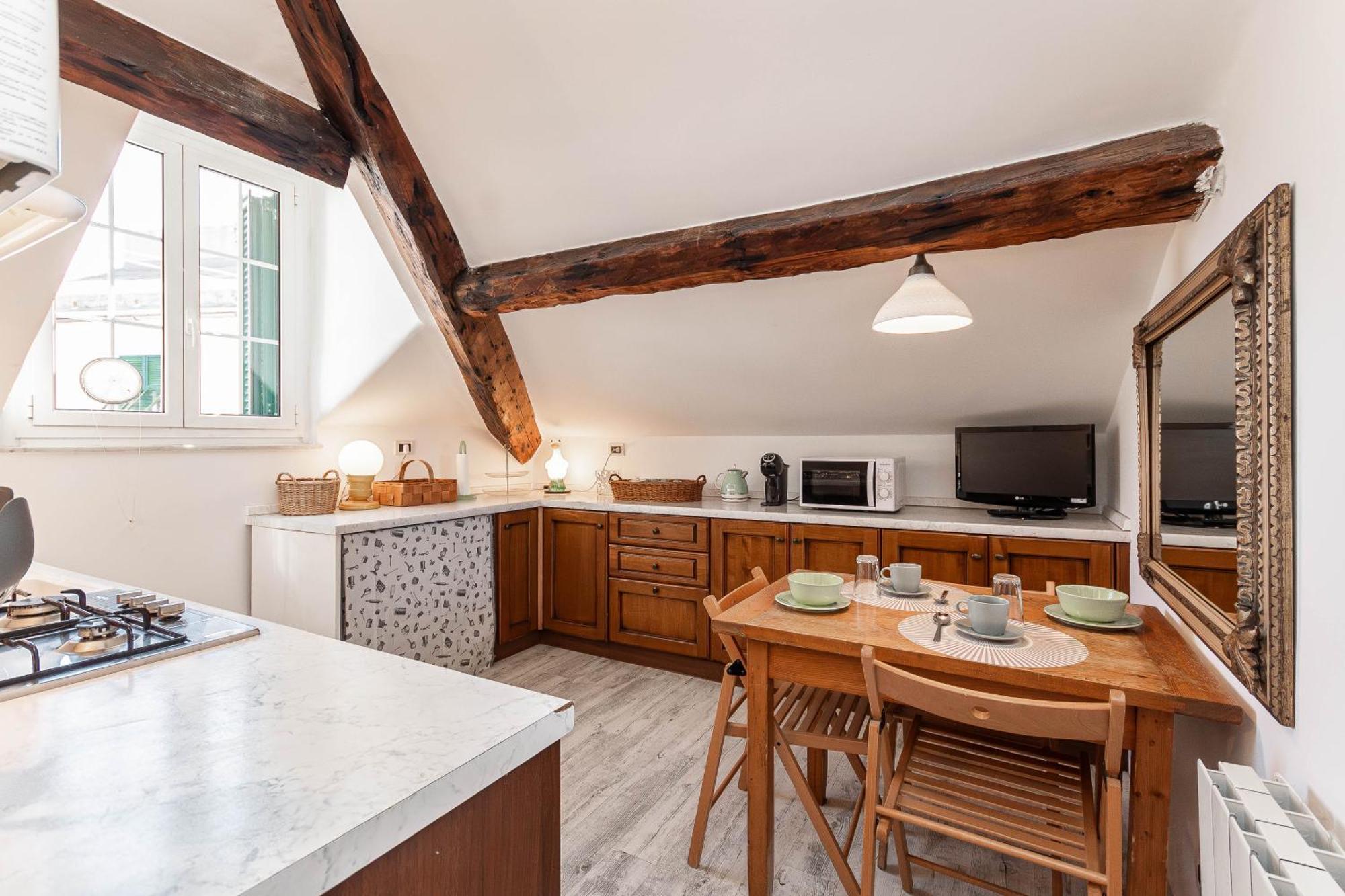Spianata Di Castelletto, 5-bed Elegant Attic In The Historic Center Of Apartment *