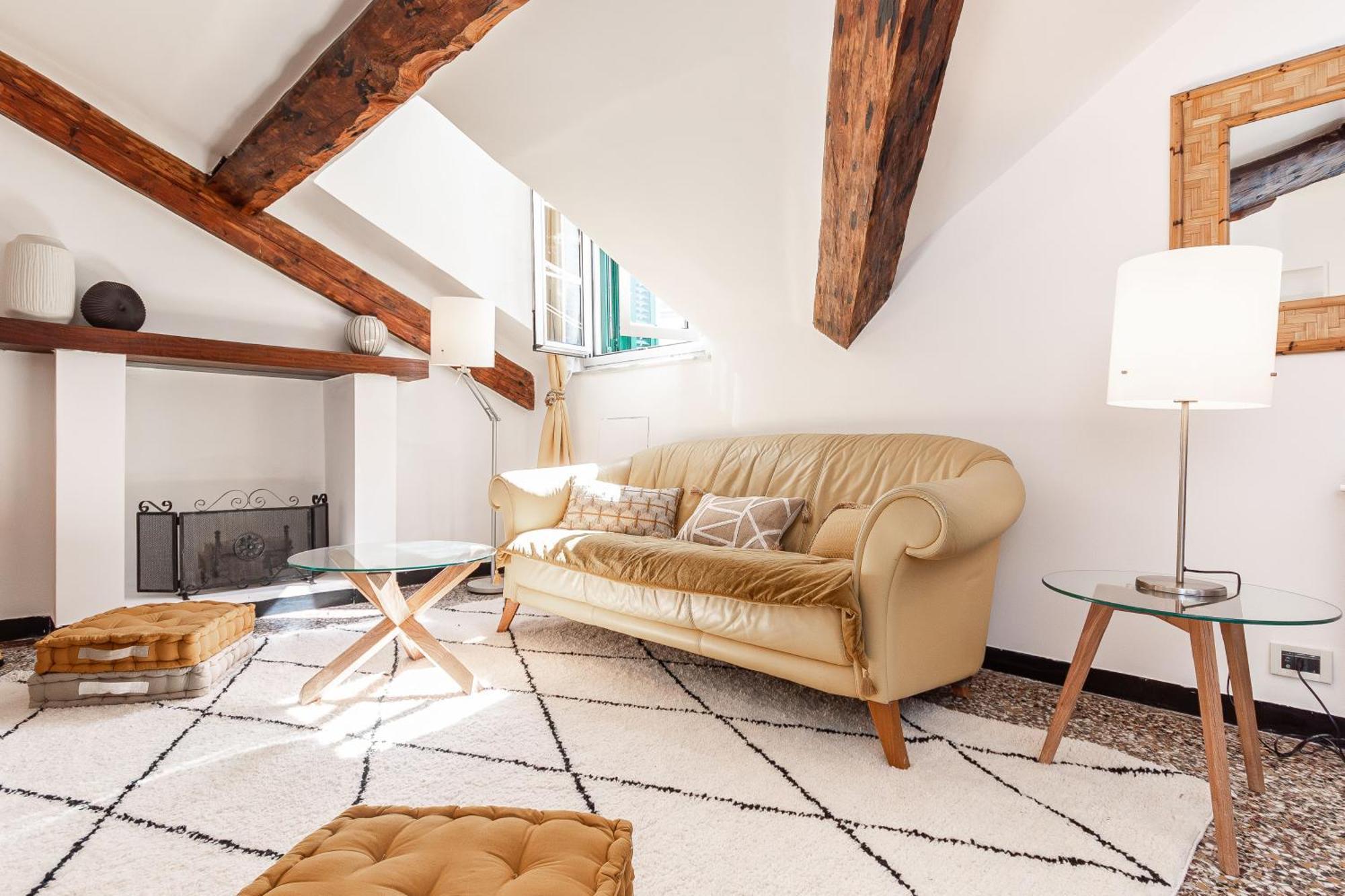 Spianata Di Castelletto, 5-bed Elegant Attic In The Historic Center Of Apartment Genua
