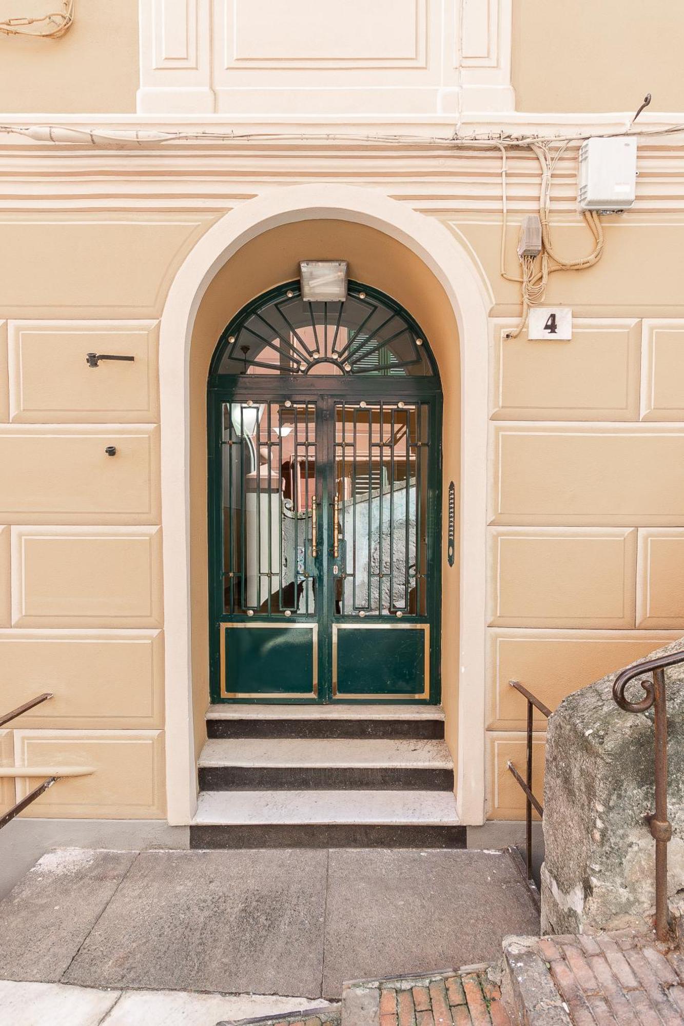 Spianata Di Castelletto, 5-bed Elegant Attic In The Historic Center Of Genua