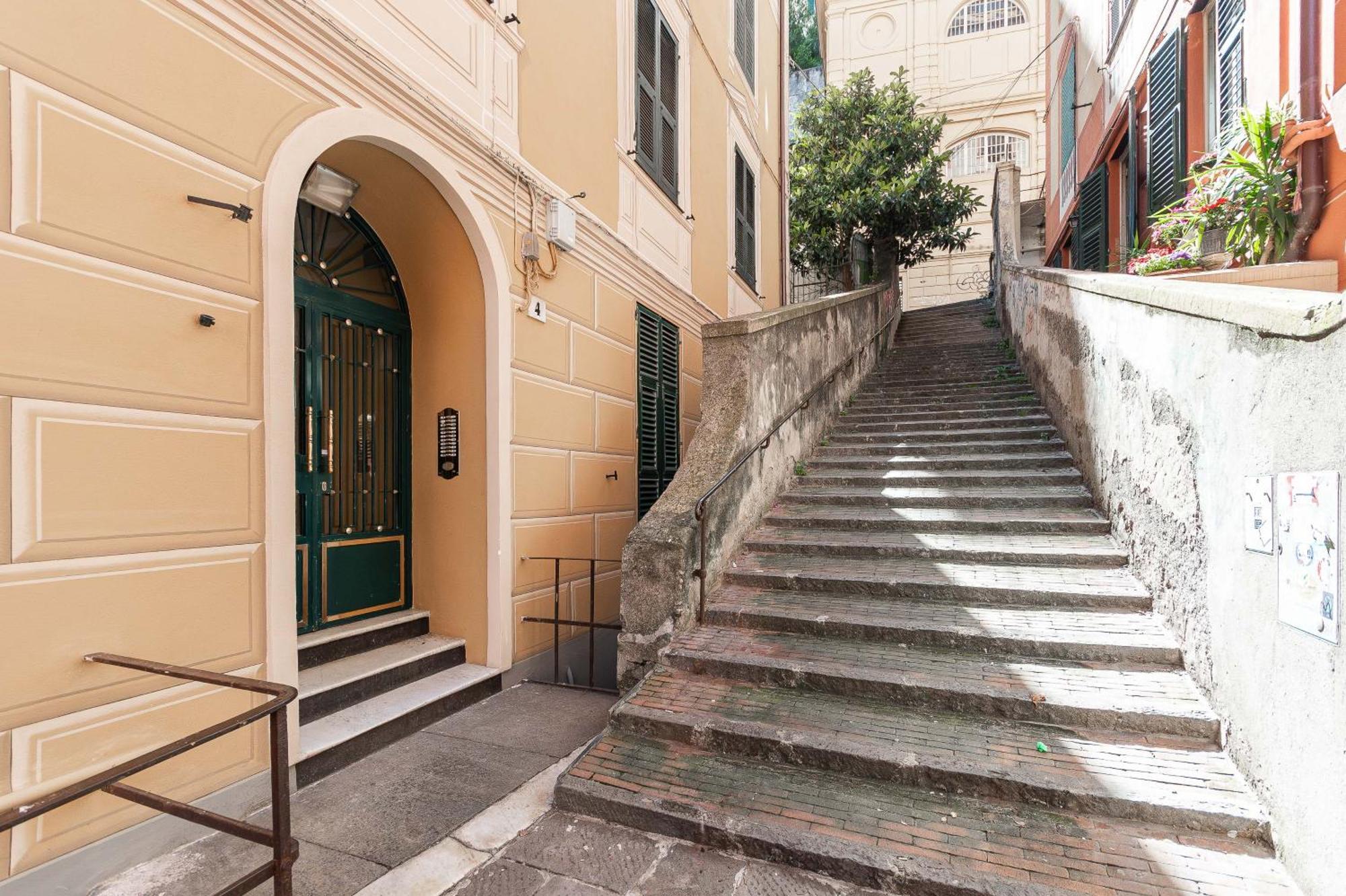 Spianata Di Castelletto, 5-bed Elegant Attic In The Historic Center Of Apartment Genua