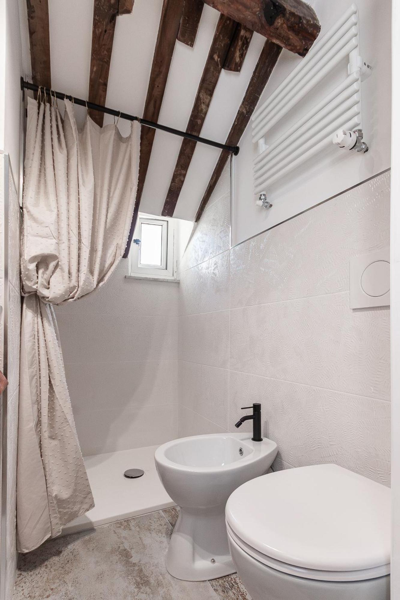 Spianata Di Castelletto, 5-bed Elegant Attic In The Historic Center Of Apartment