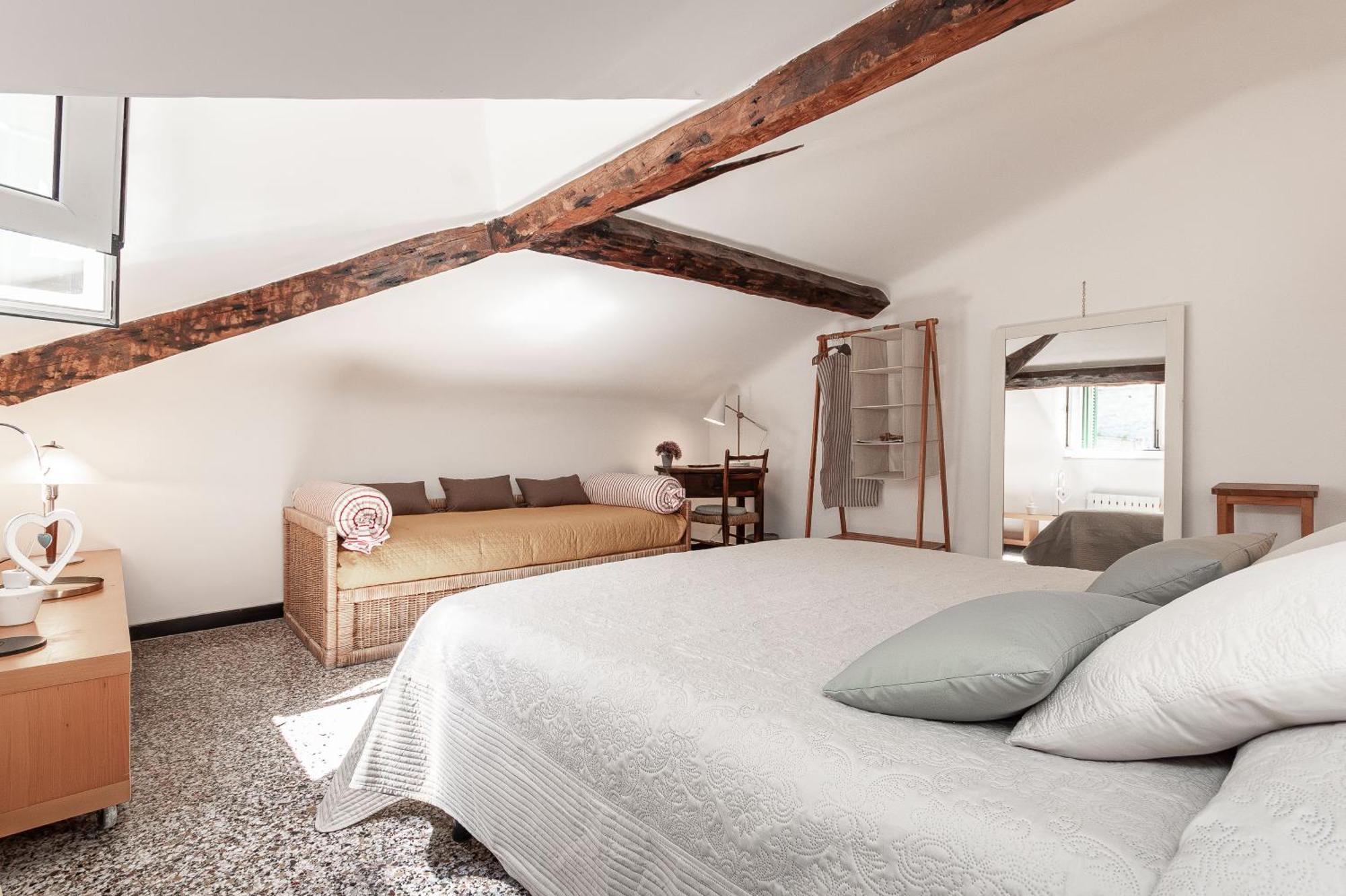 Spianata Di Castelletto, 5-bed Elegant Attic In The Historic Center Of Apartment