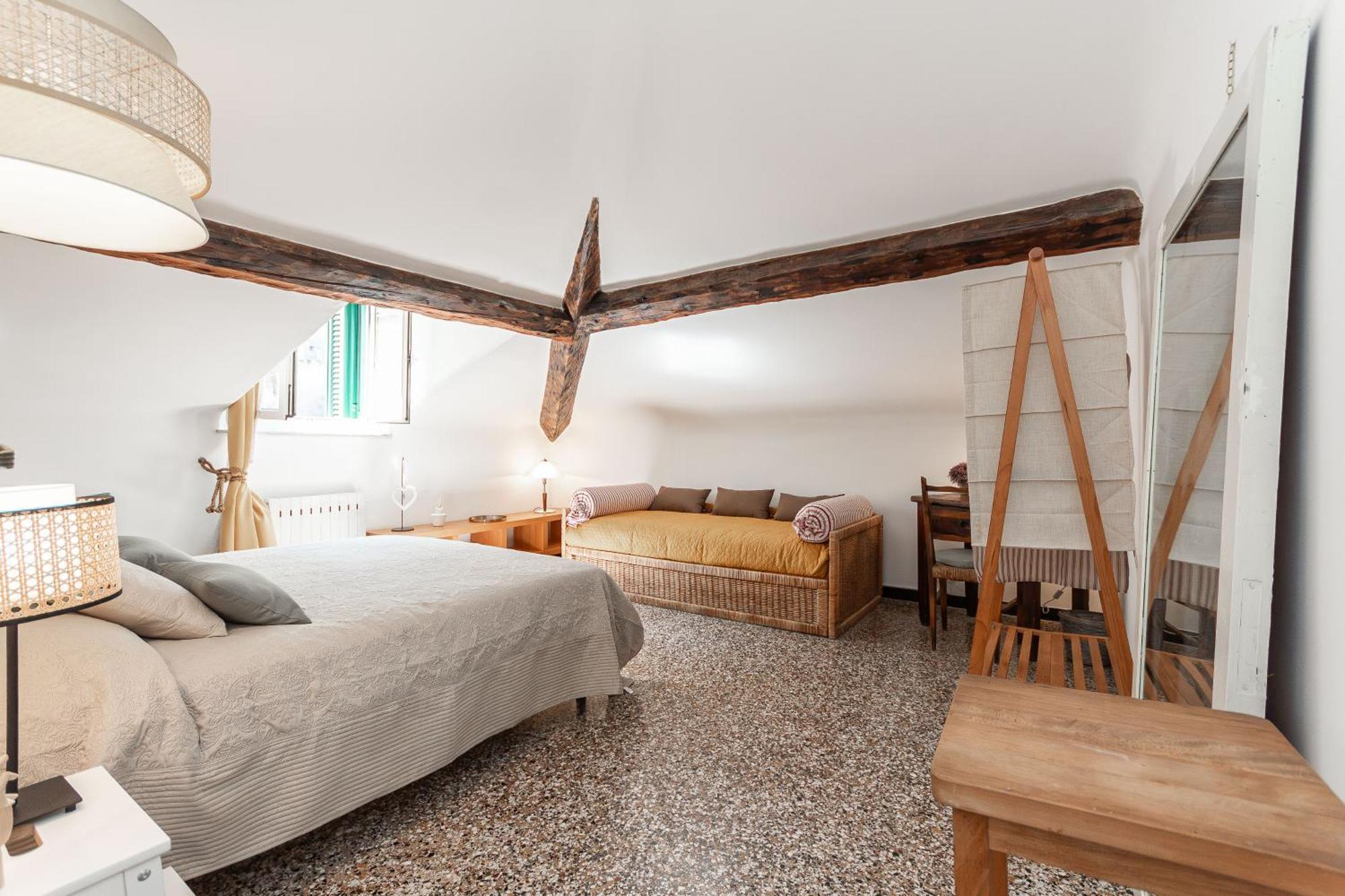 Apartment Spianata Di Castelletto, 5-bed Elegant Attic In The Historic Center Of